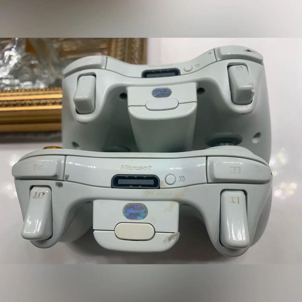 Official Microsoft Xbox 360 White 2 PreOwned Controllers! Authentic! thrifted.